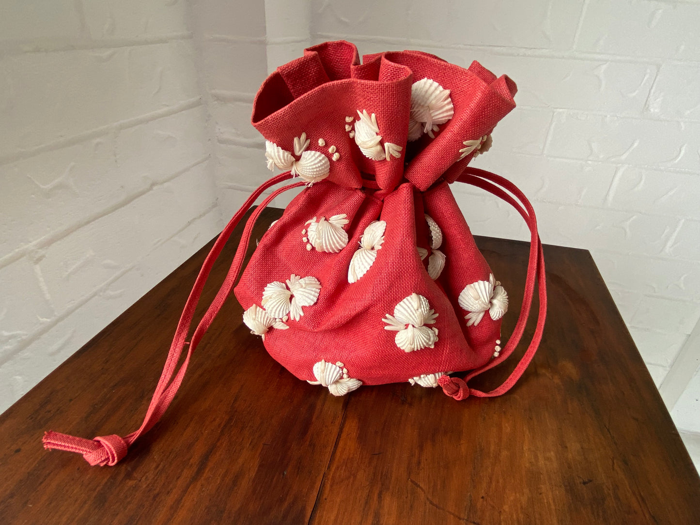 1950's Red Woven Panama Straw Drawstring Pouch Purse with Seashell Embellishment