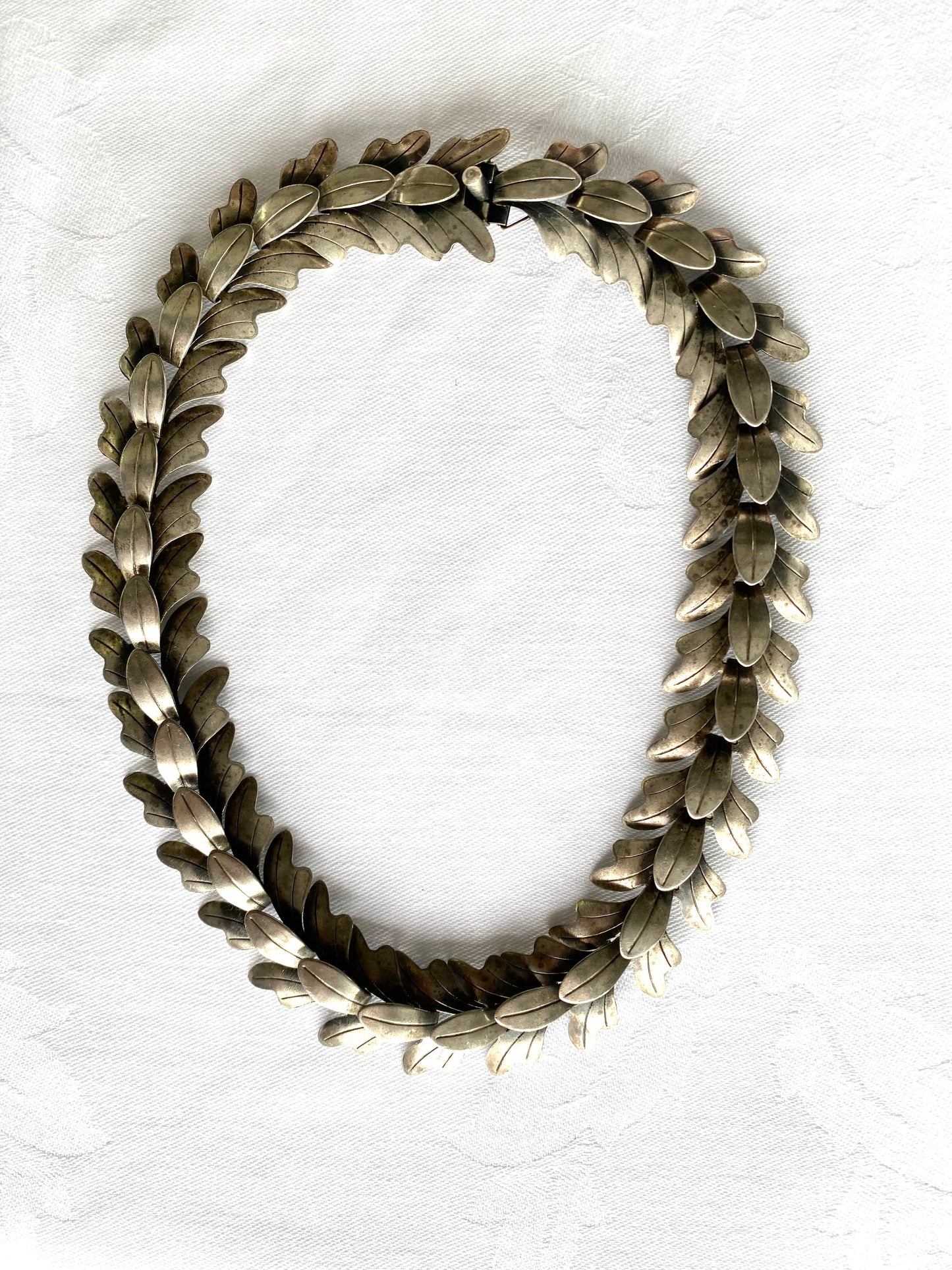 Vintage Articulated Leaf Design Silver Necklace