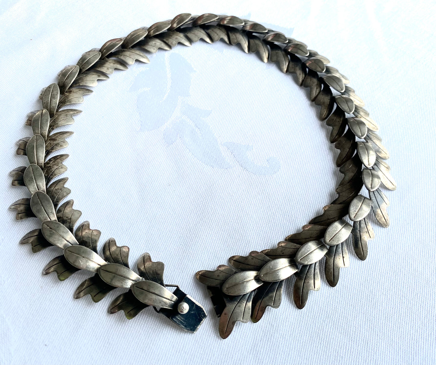 Vintage Articulated Leaf Design Silver Necklace