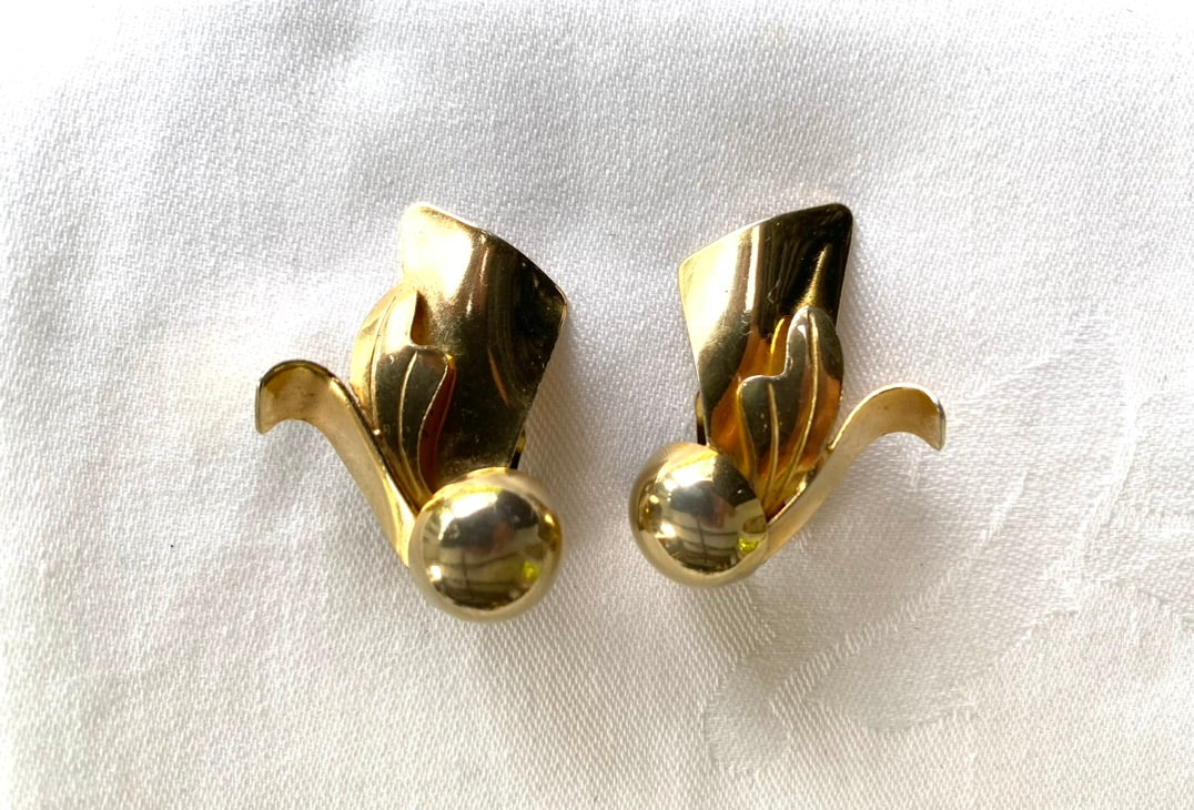 1950's Gold Plate Floral Motif Earrings