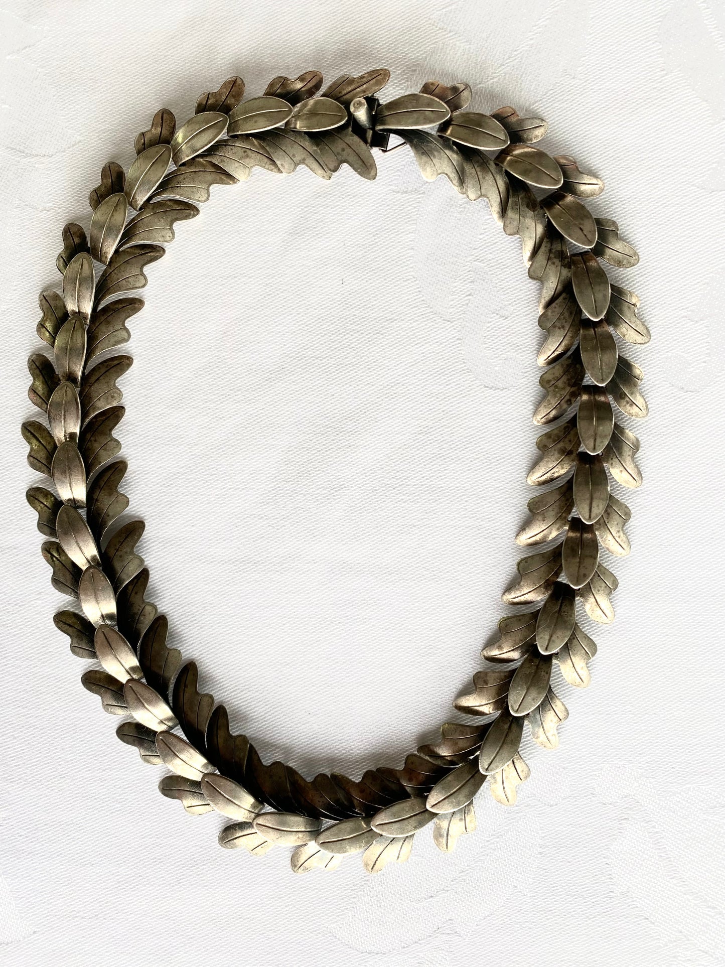Vintage Articulated Leaf Design Silver Necklace