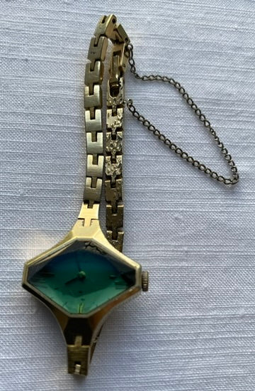 Rare 1970'S Fine Emerald Green Diamond Cut Facade Wristwatch