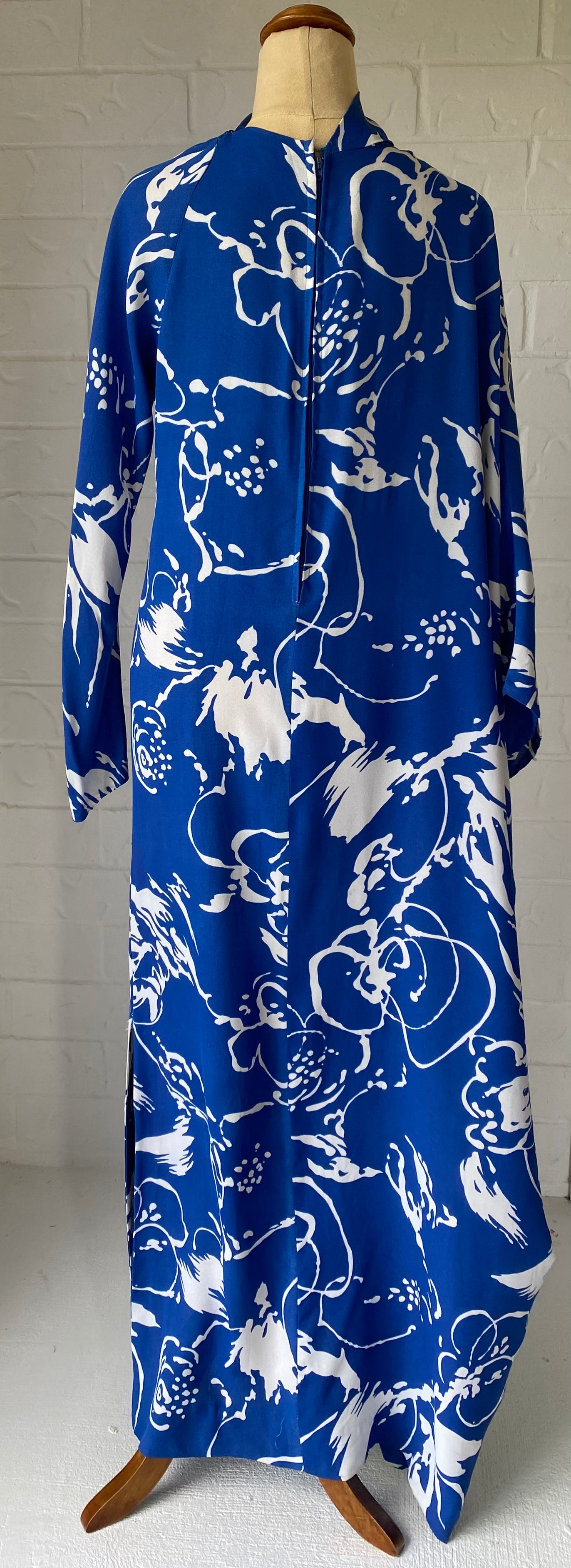 1970's One Sleeve Blue & White Floral Kaftan